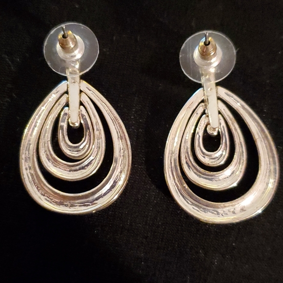 Earrings - Picture 3 of 5